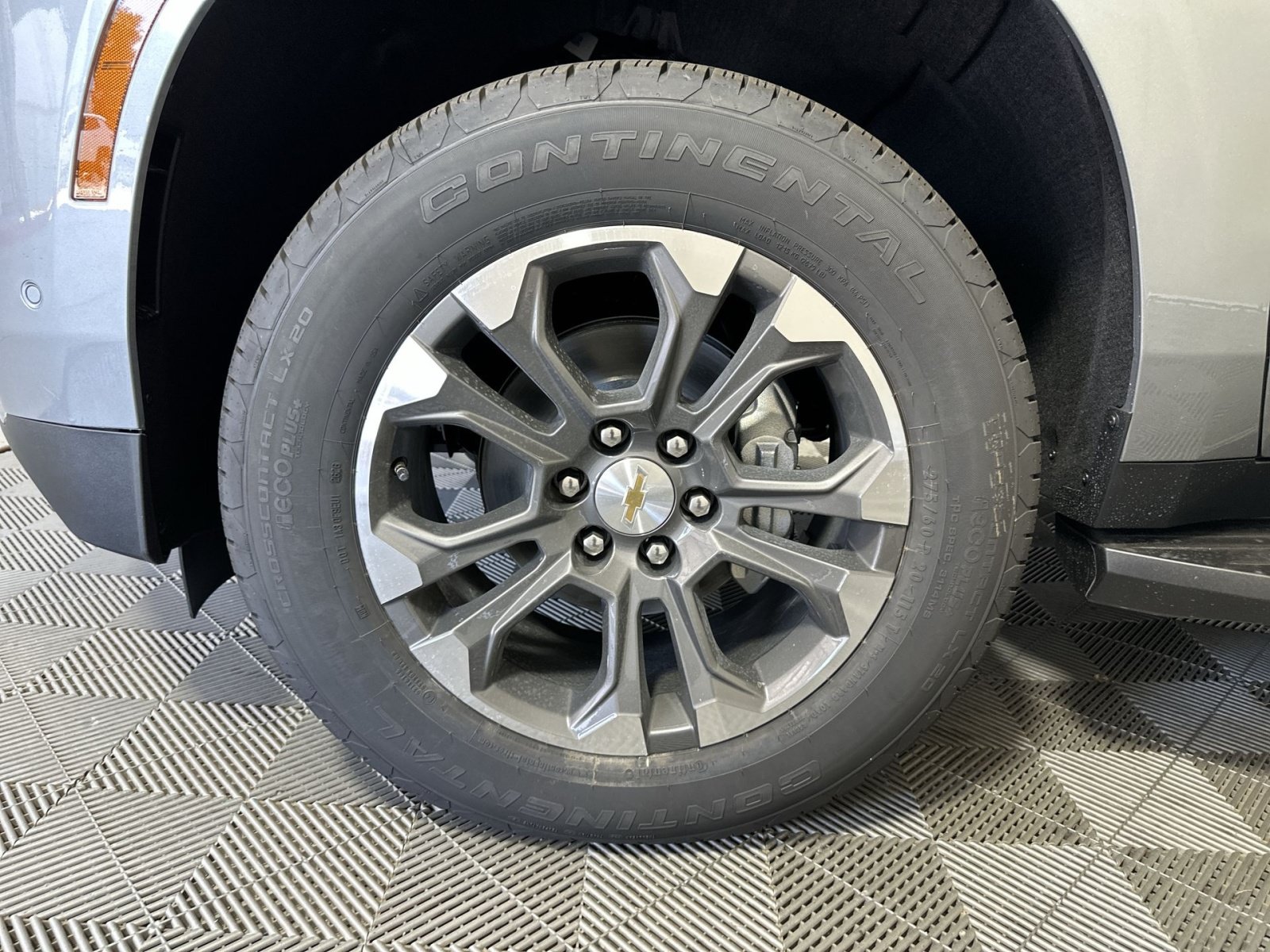 New 2026 Chevrolet Suburban LT w/ Advanced Technology Package AWD/4WD image 12