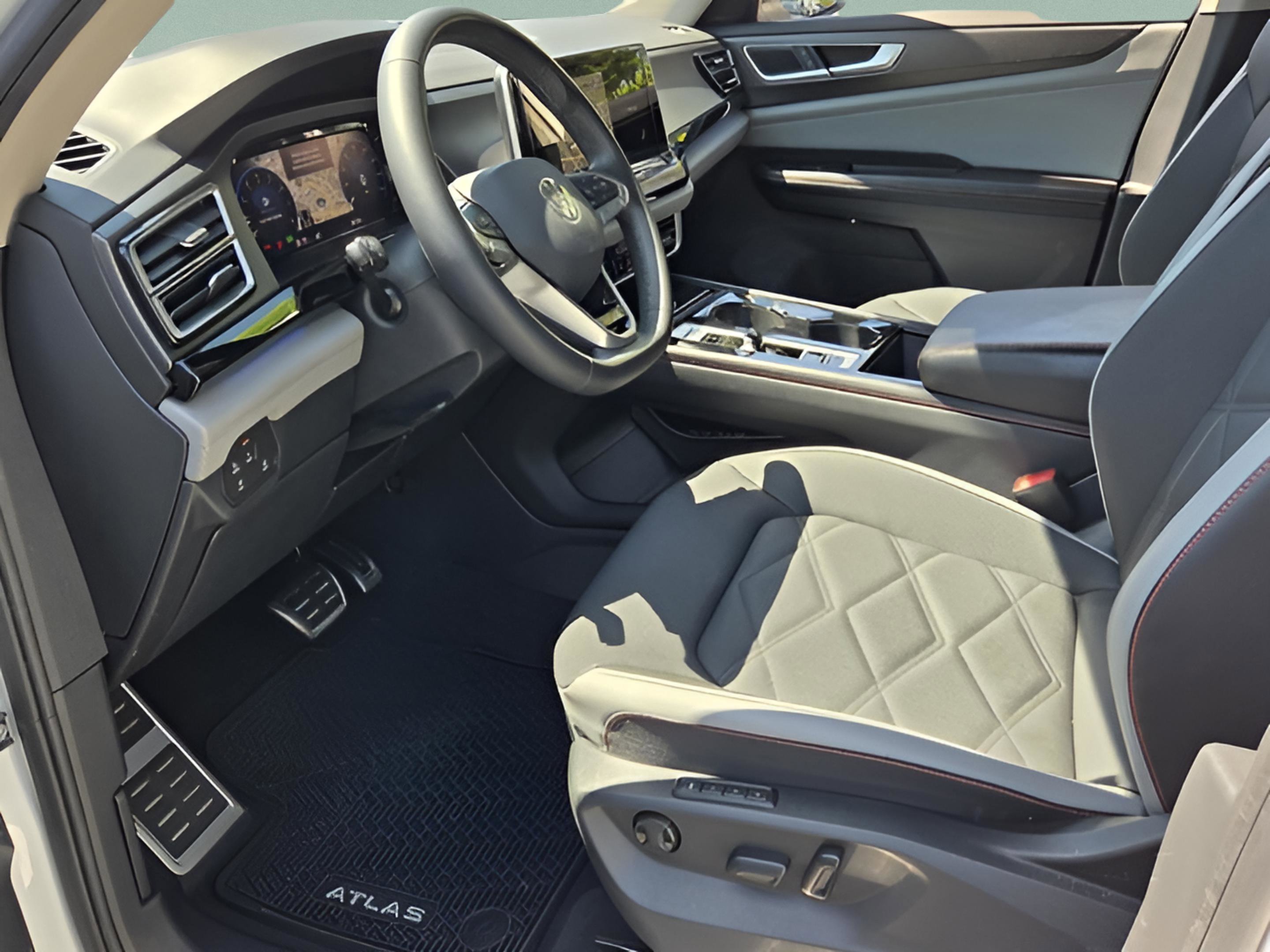 Used 2024 Volkswagen Atlas Peak Edition SEL image 13