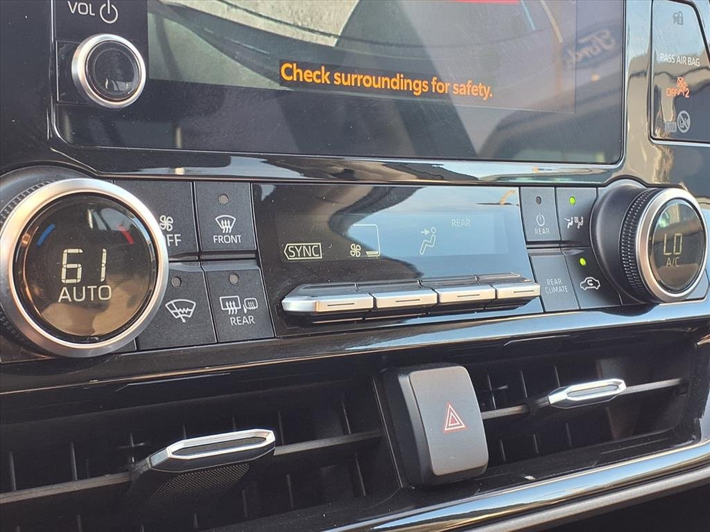 Used 2023 Toyota Highlander LE image 32