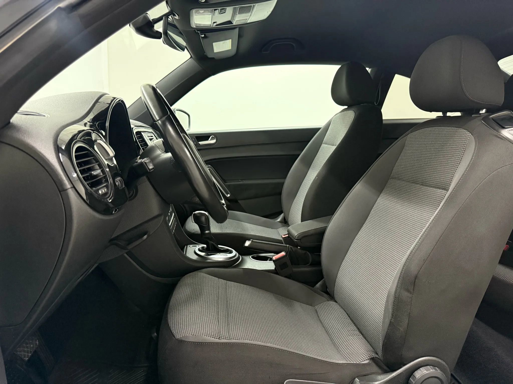 Used 2017 Volkswagen Beetle 1.8T S image 10