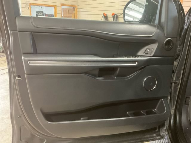 Used 2023 Ford Expedition Max XLT image 19