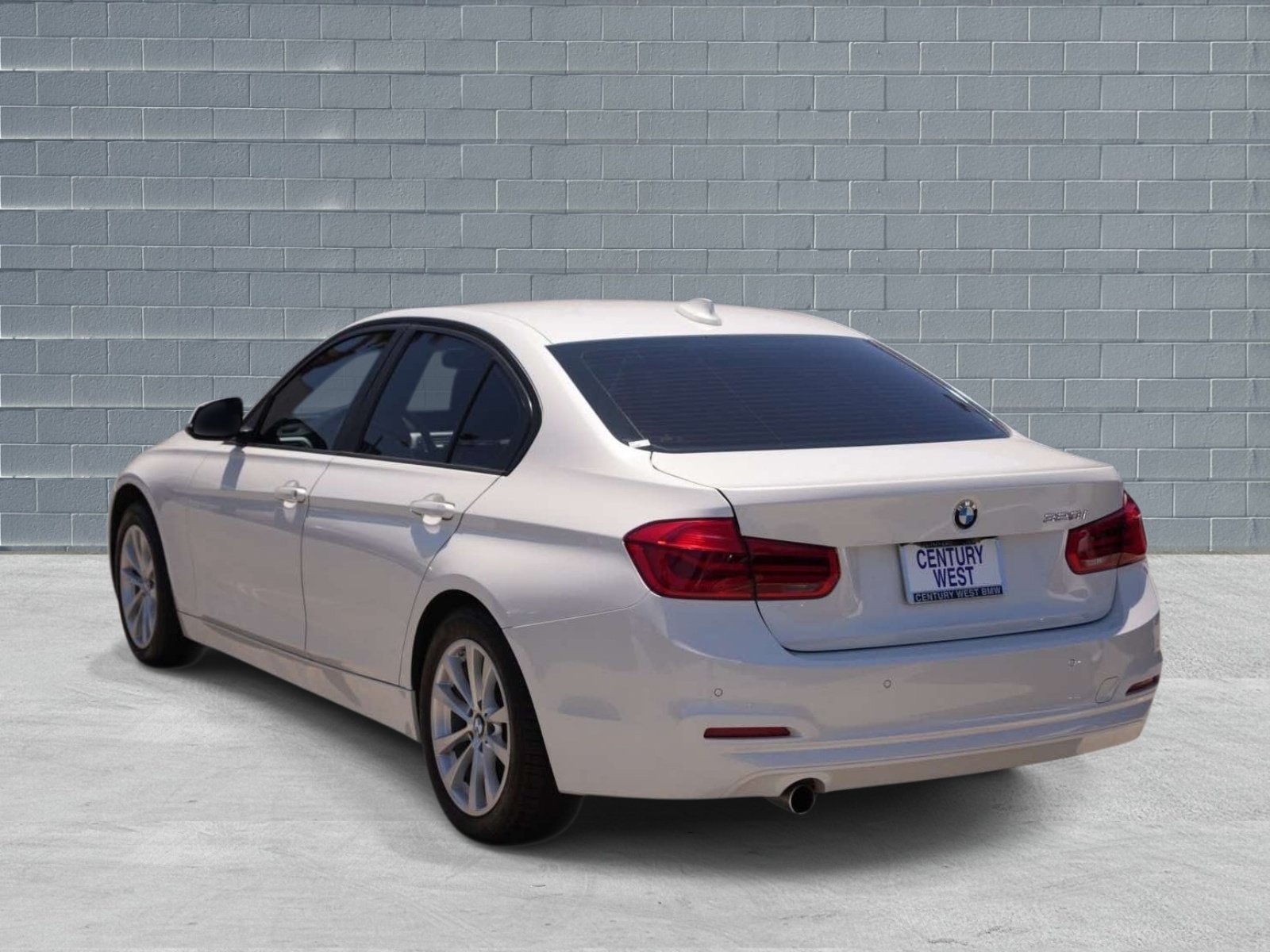 Used 2018 BMW 320i Sedan w/ Convenience Package RWD image 3