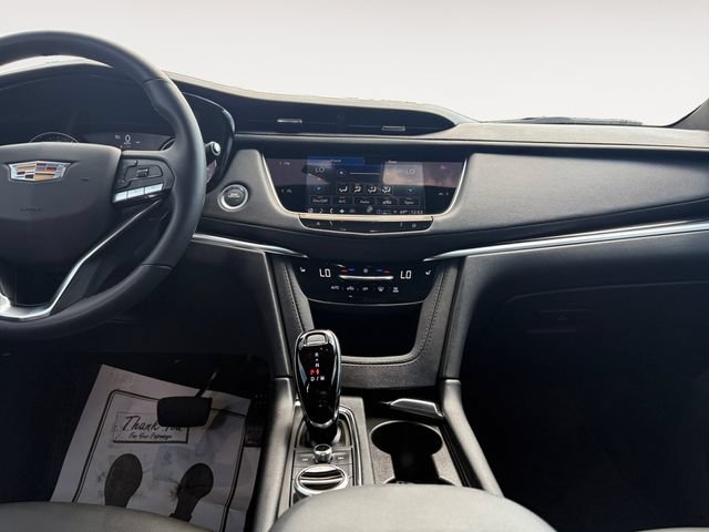Certified 2025 Cadillac XT6 Luxury AWD/4WD image 11