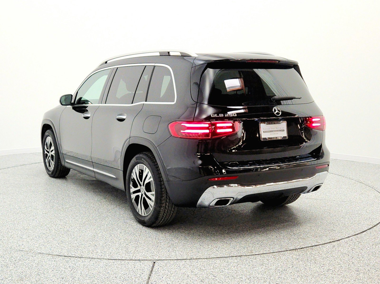 Used 2024 Mercedes-Benz GLB 250 image 7