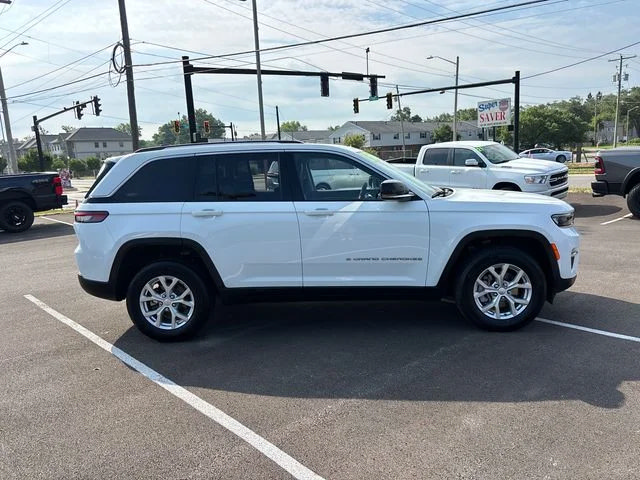 Used 2023 Jeep Grand Cherokee Limited AWD/4WD image 29