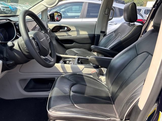 Used 2023 Chrysler Pacifica Limited FWD image 8