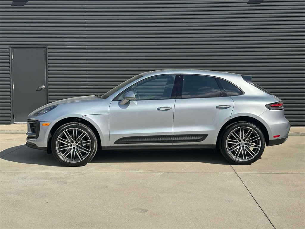 Used 2025 Porsche Macan image 2