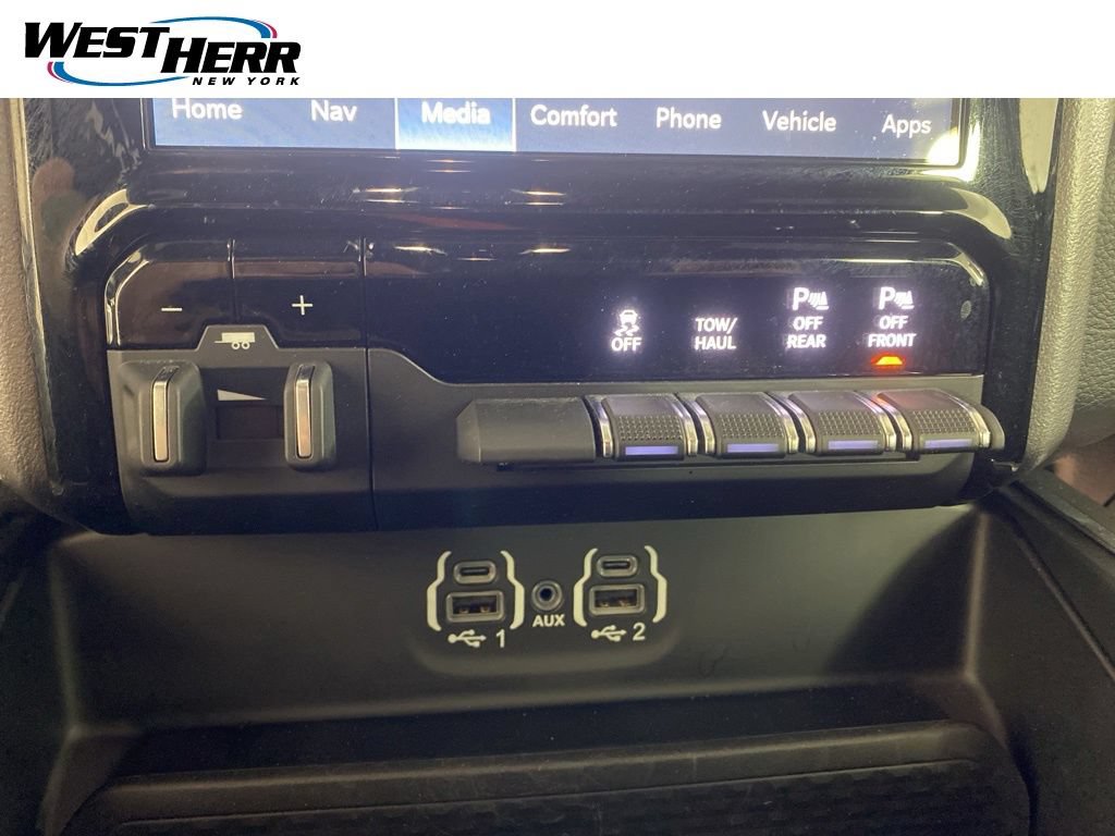 Used 2023 RAM 1500 Laramie AWD/4WD image 4