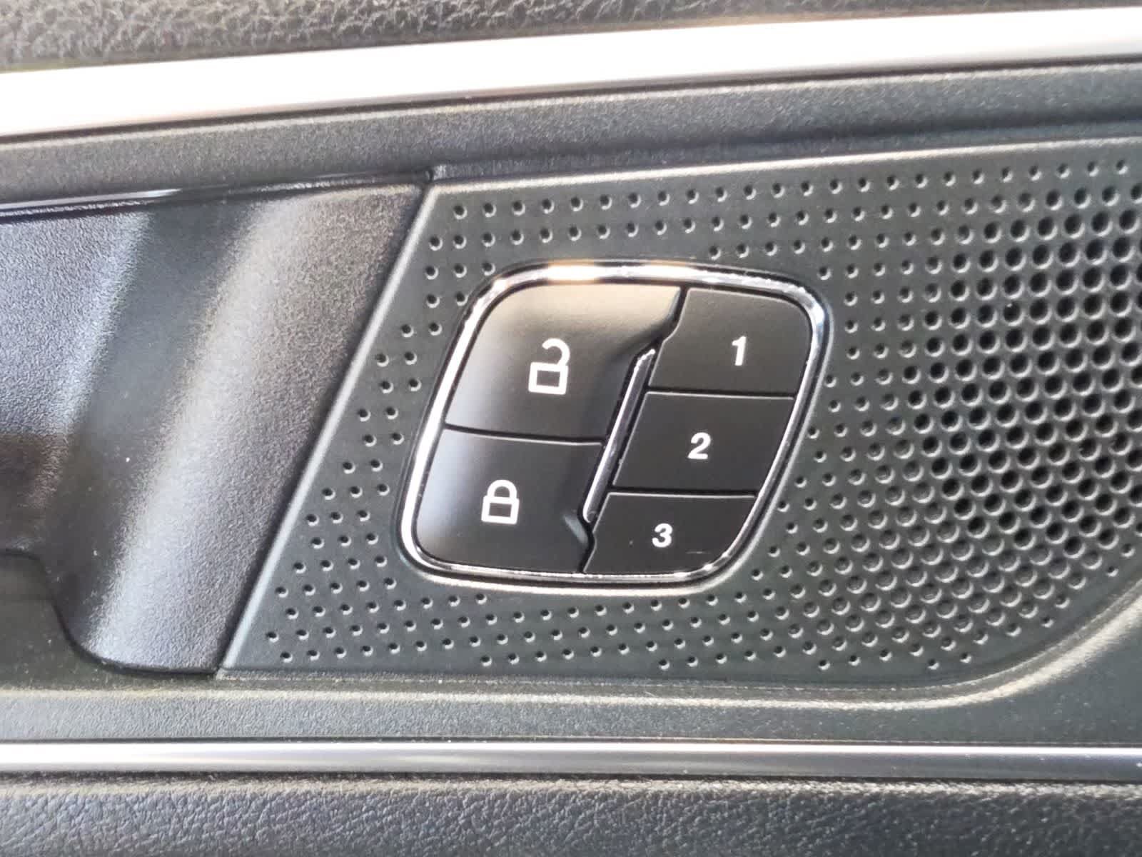 Used 2024 Ford Edge Titanium AWD/4WD image 17