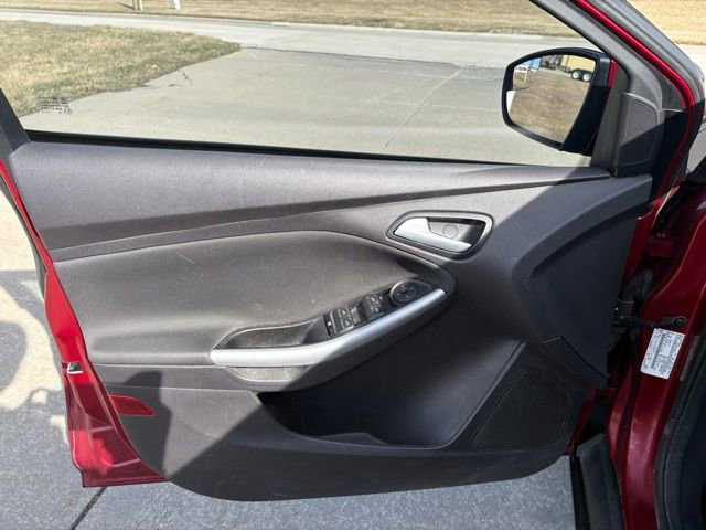 Used 2014 Ford Focus SE w/ Equipment Group 201A FWD image 9