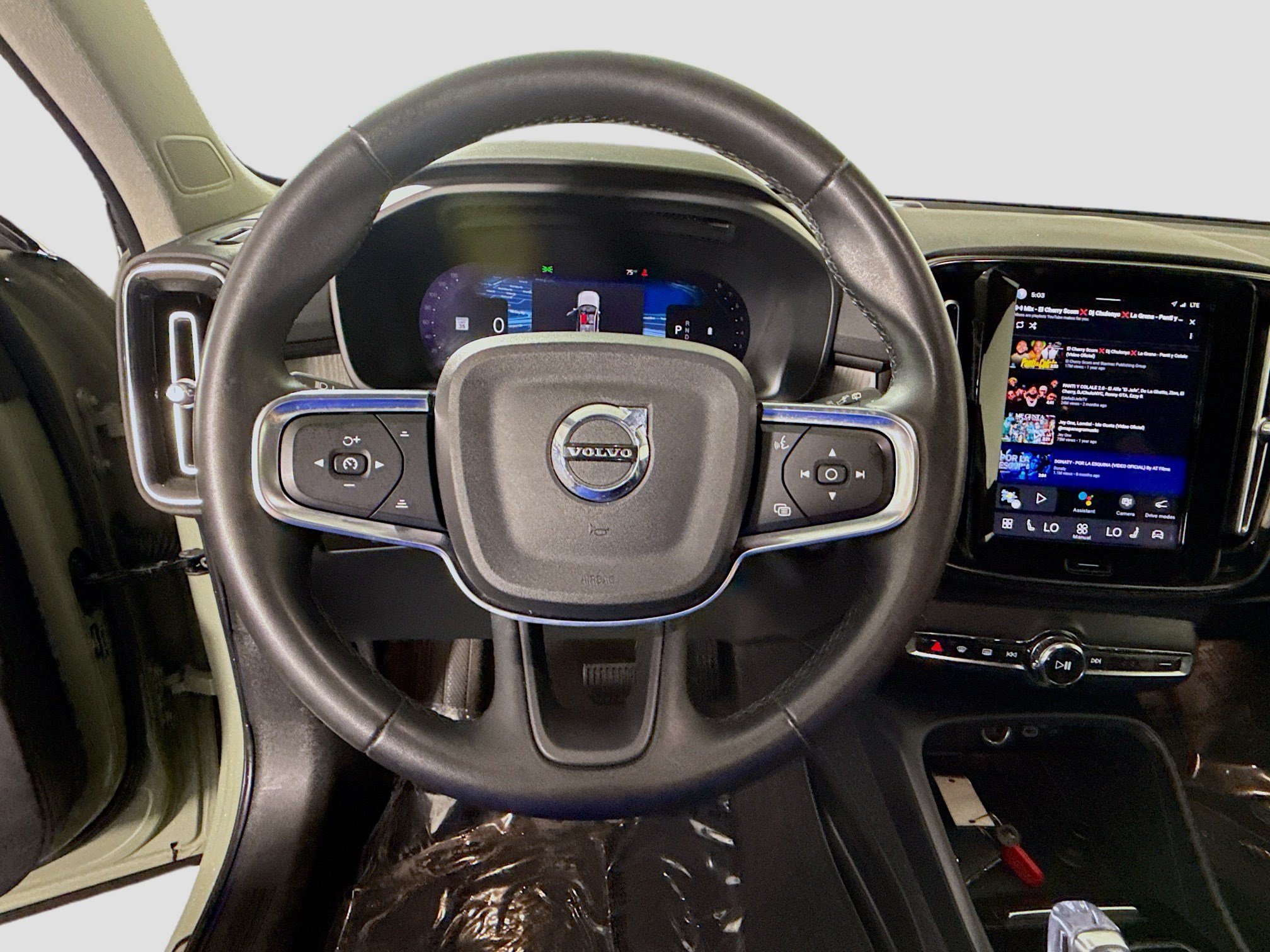 Used 2023 Volvo XC40 B5 Plus w/ Protection Package Premier AWD/4WD image 13