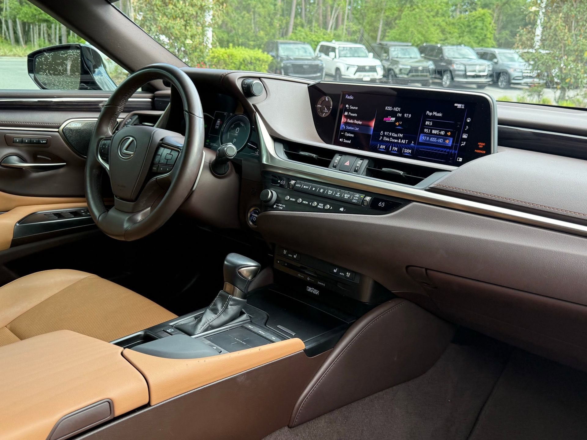 Used 2020 Lexus ES 300h w/ Premium Package FWD image 3