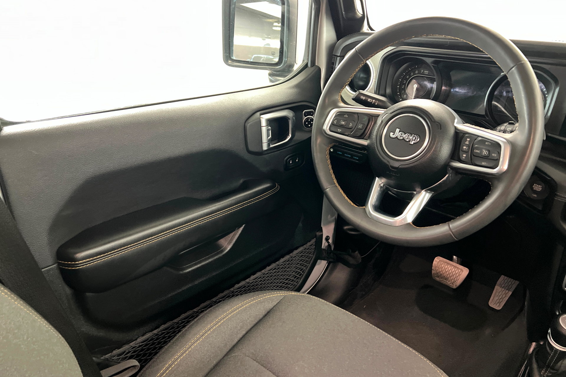 Used 2024 Jeep Wrangler Unlimited Sahara AWD/4WD image 11