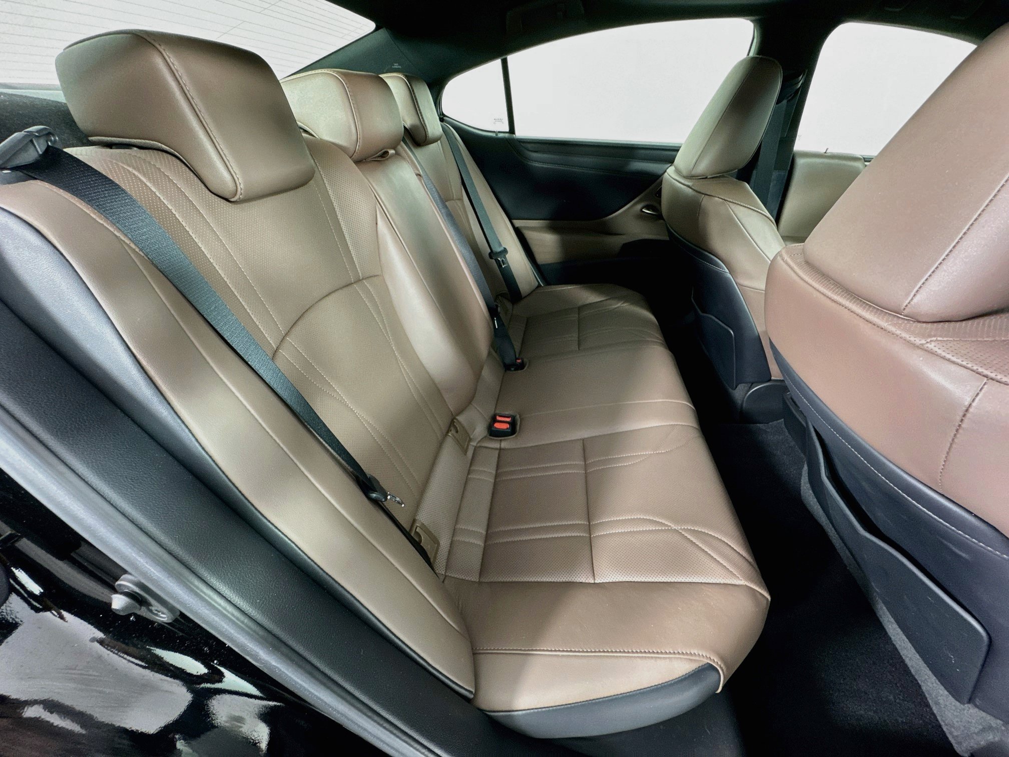 Used 2022 Lexus ES 300h w/ Accessory Package FWD image 28