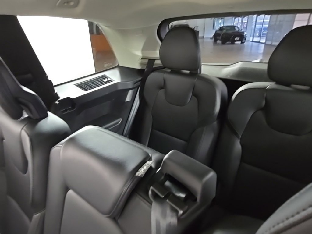 Certified 2024 Volvo XC90 B5 Core w/ Protection Package Premier image 17