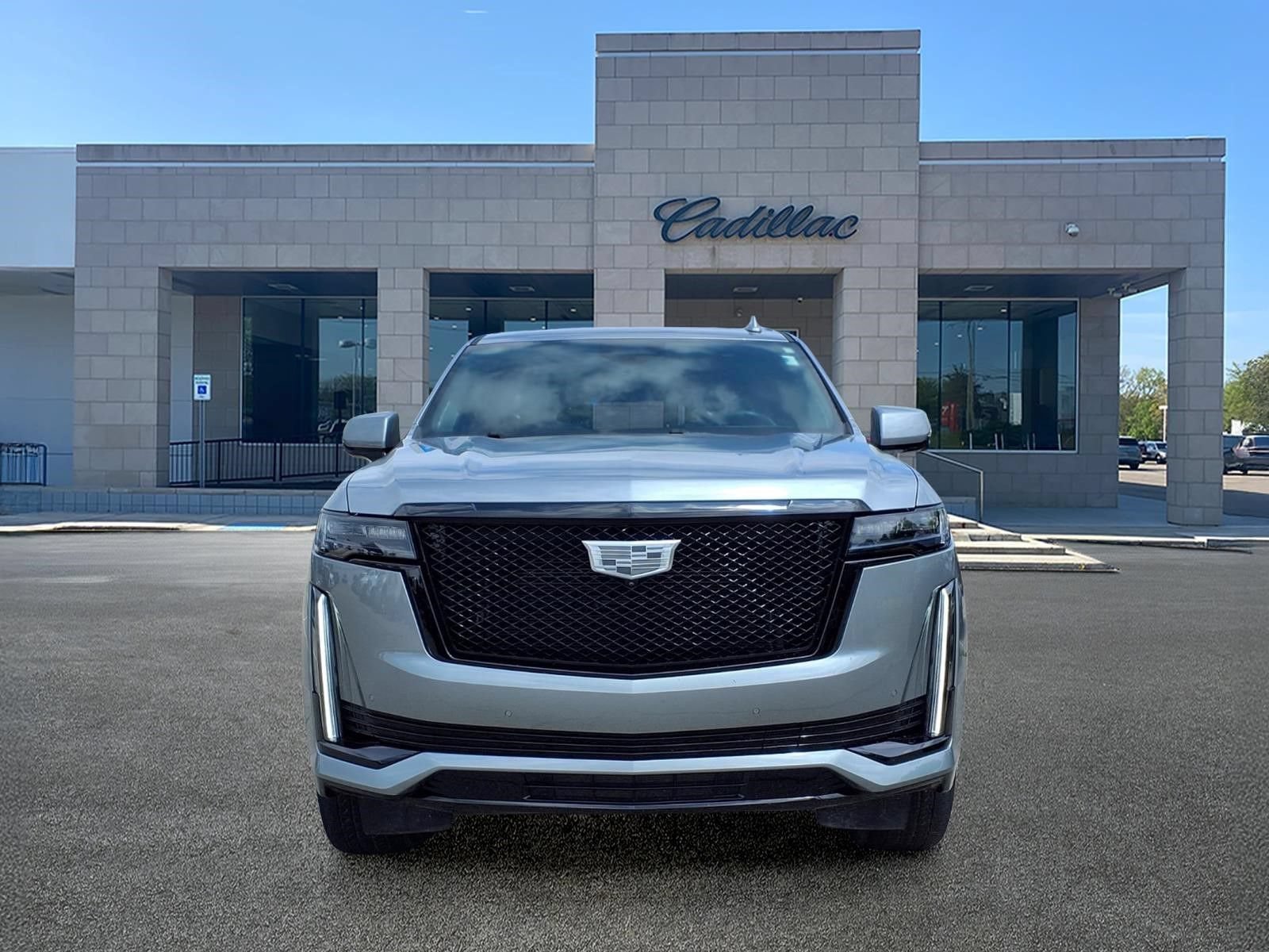 Used 2023 Cadillac Escalade ESV Sport Platinum AWD/4WD image 2