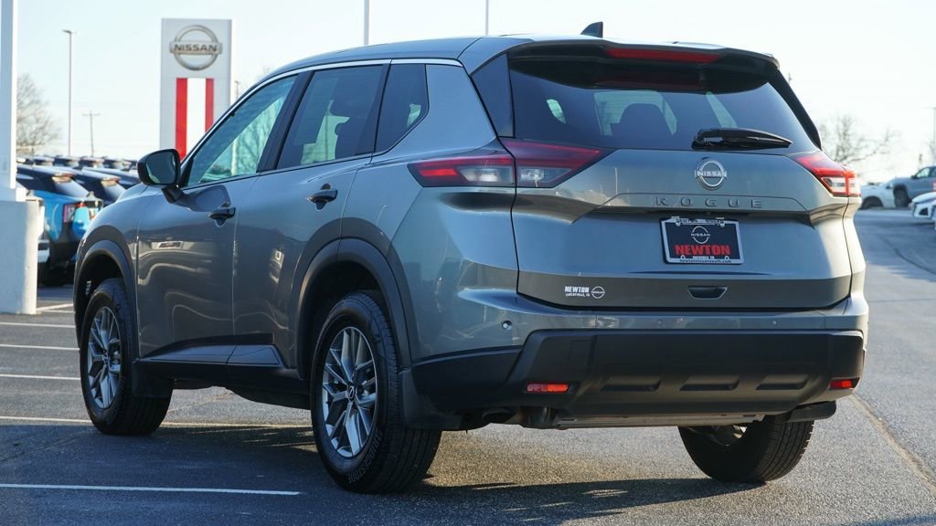 Used 2025 Nissan Rogue S image 7