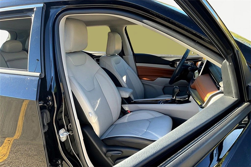 Used 2022 Jeep Compass Limited image 7