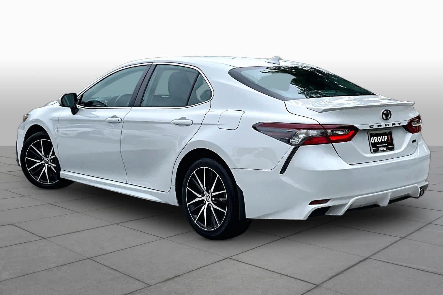 Used 2024 Toyota Camry SE FWD image 11