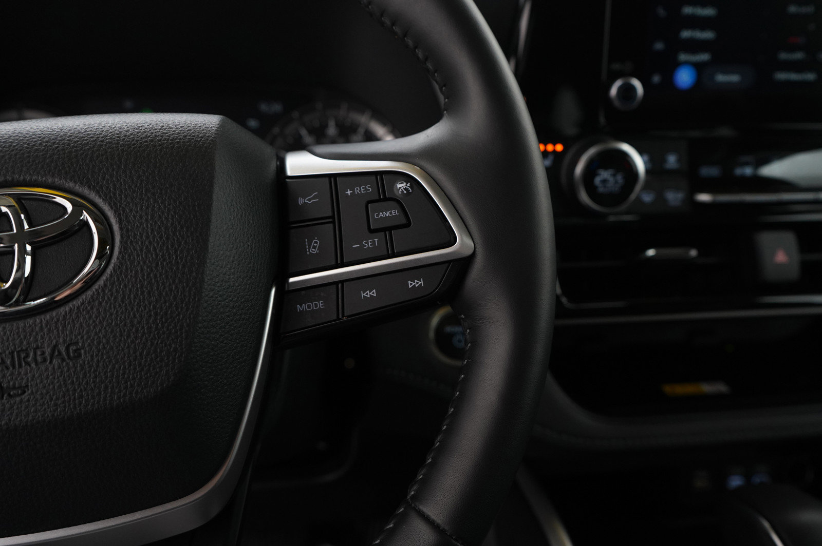 Used 2024 Toyota Highlander XLE image 22