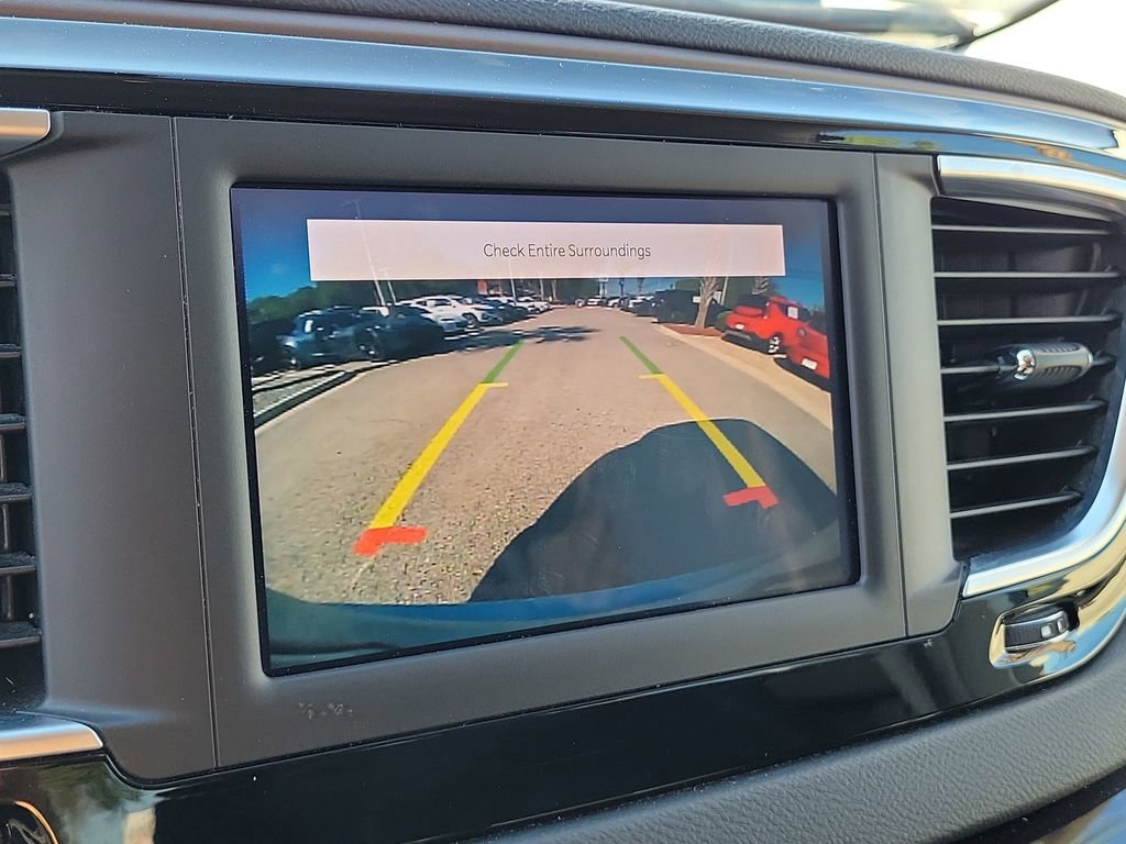 Used 2022 Chrysler Voyager LX image 29