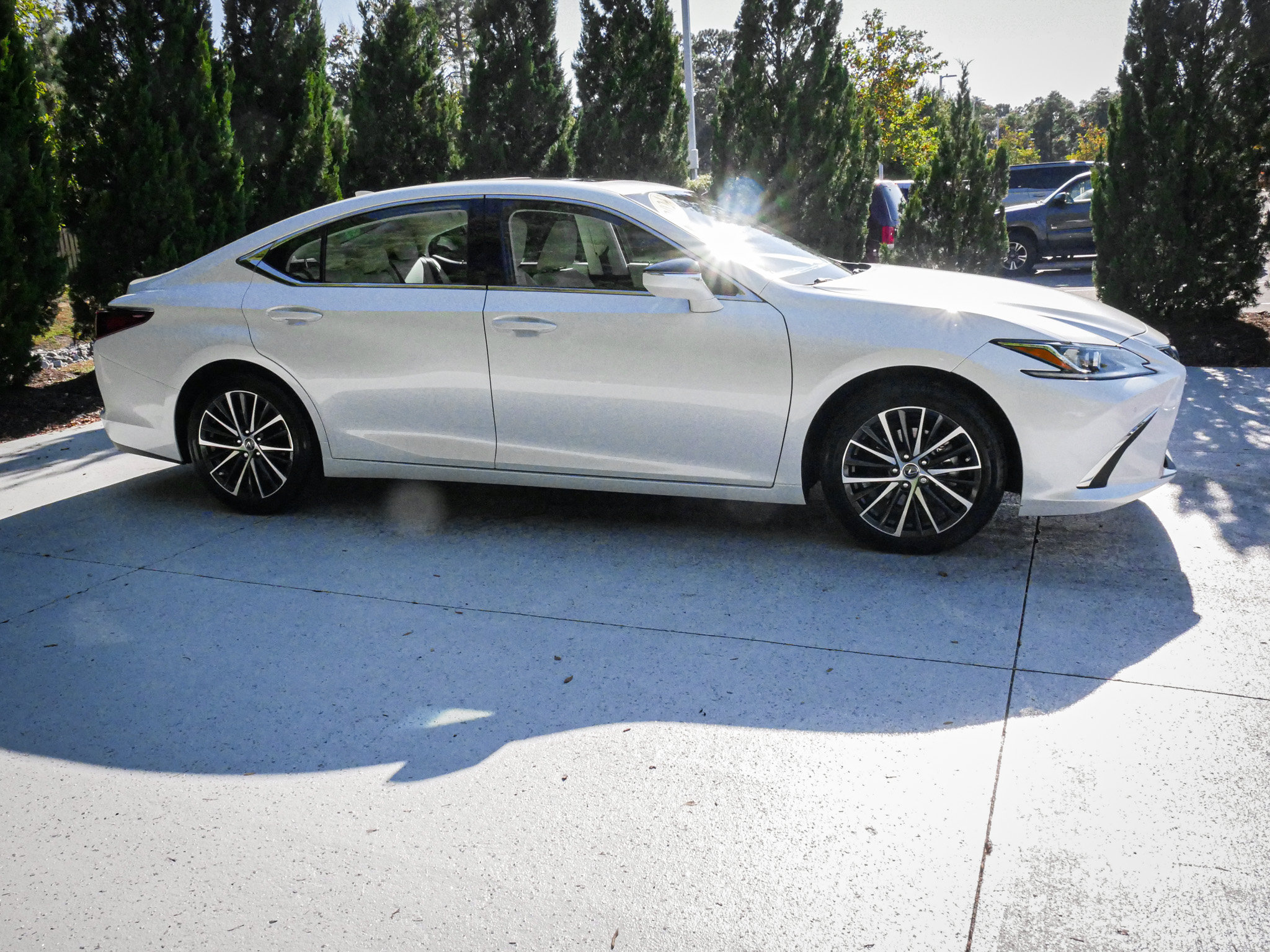 Used 2024 Lexus ES 350 w/ Premium Package FWD image 11