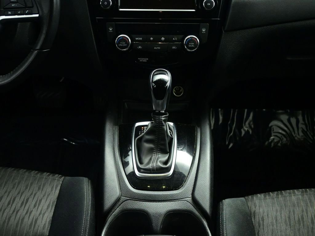 Used 2018 Nissan Rogue SV image 36