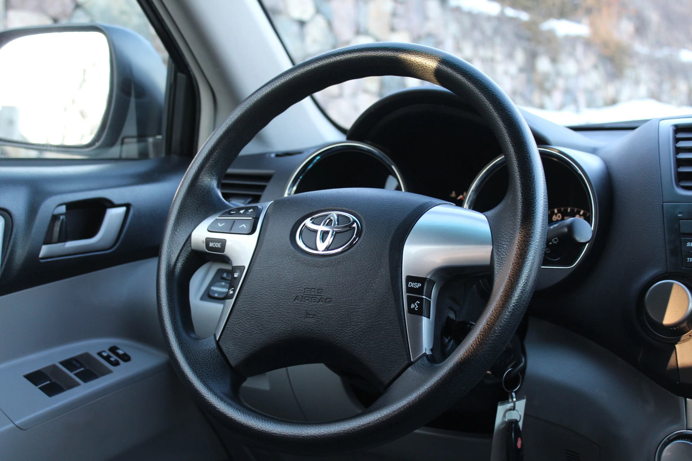 Used 2011 Toyota Highlander Hybrid w/ Cold Weather Pkg image 21