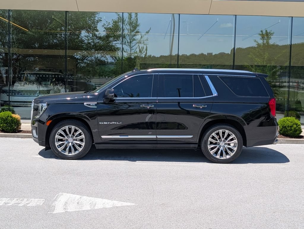 Used 2023 GMC Yukon Denali w/ Advanced Technology Package AWD/4WD image 2