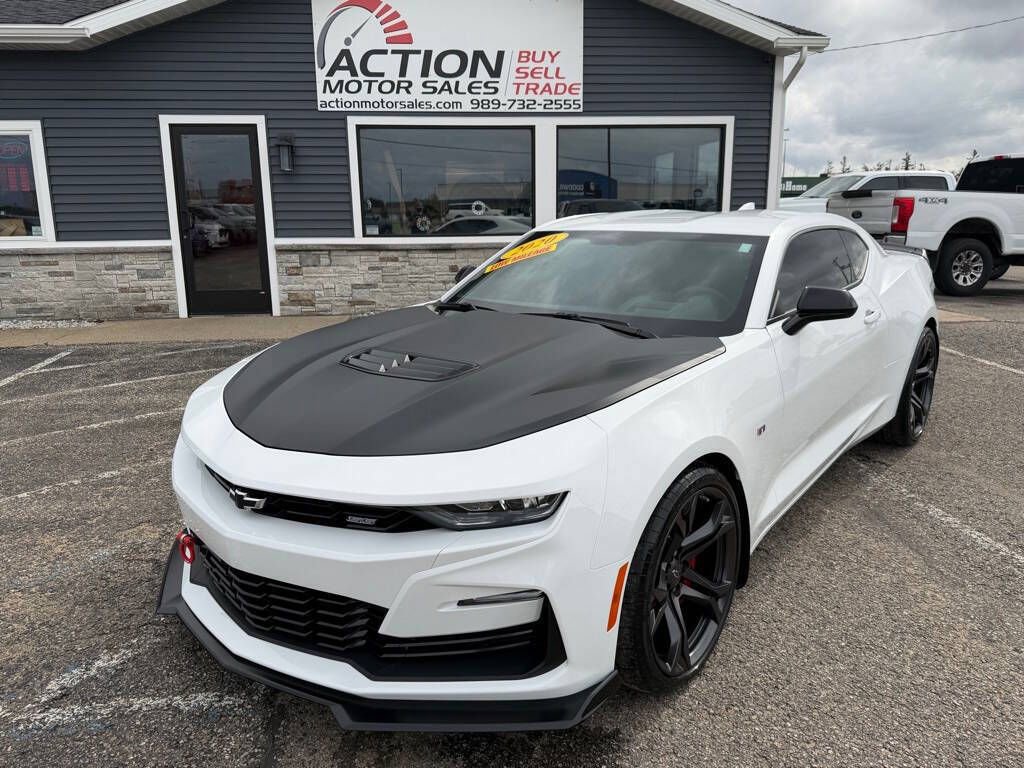 Used 2020 Chevrolet Camaro SS RWD image 3