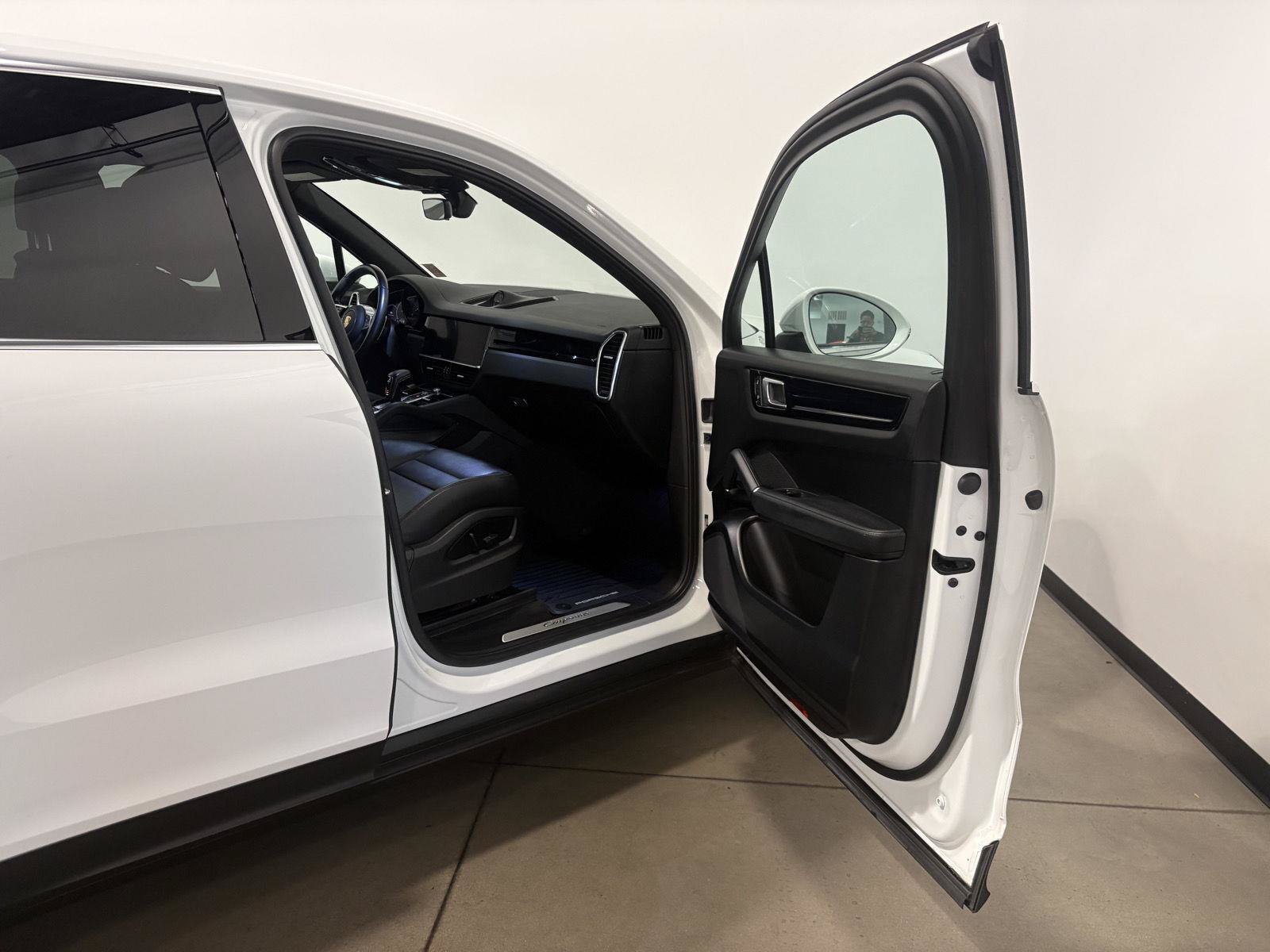 Used 2022 Porsche Cayenne AWD/4WD image 44
