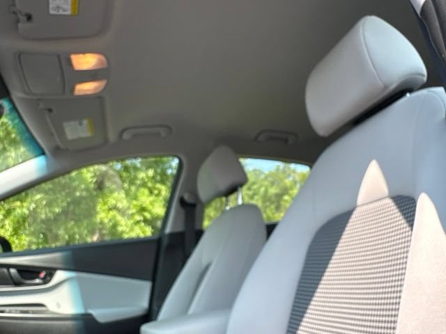Used 2023 Hyundai Kona SE FWD image 3