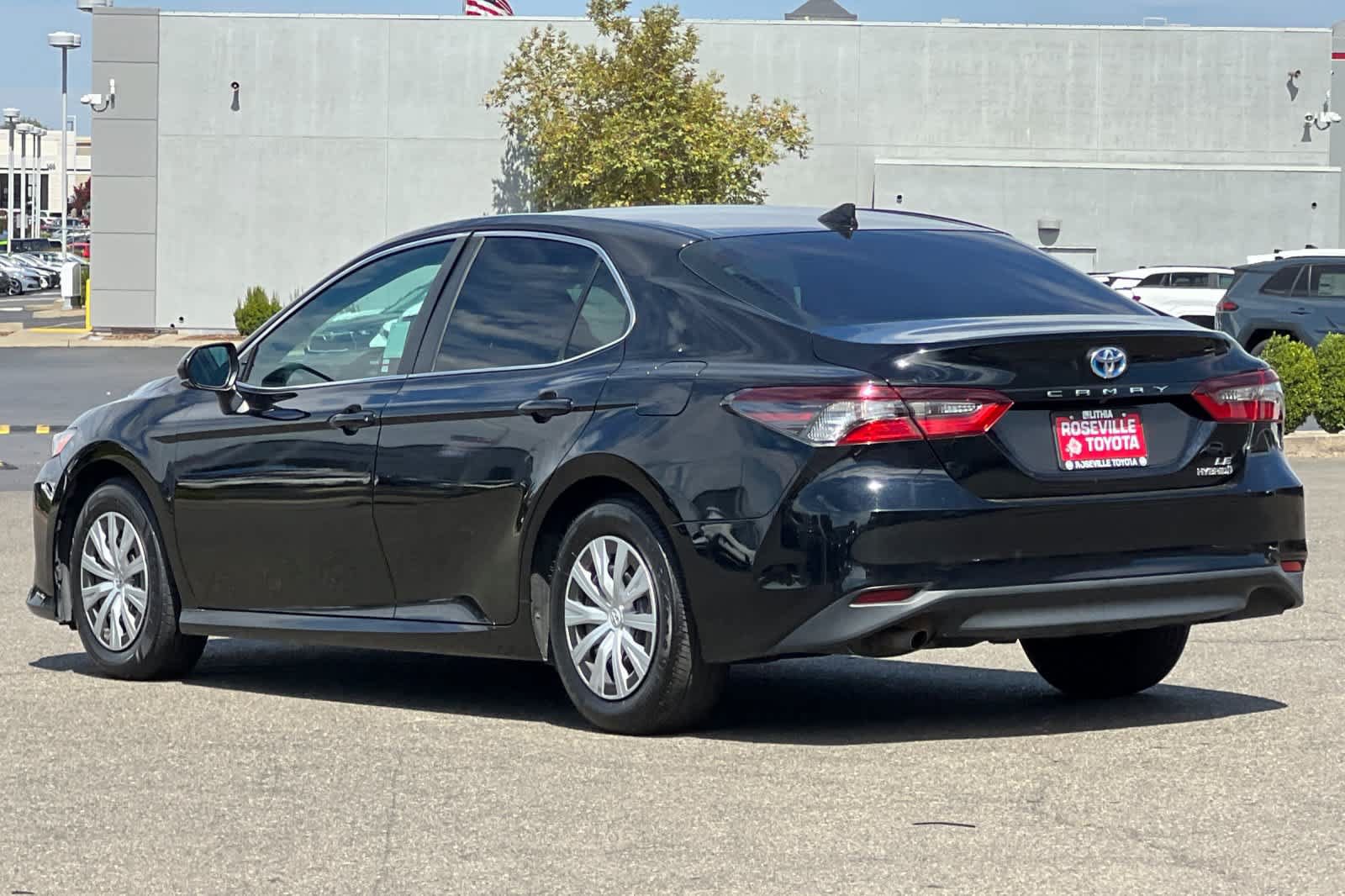 Used 2022 Toyota Camry LE FWD image 7