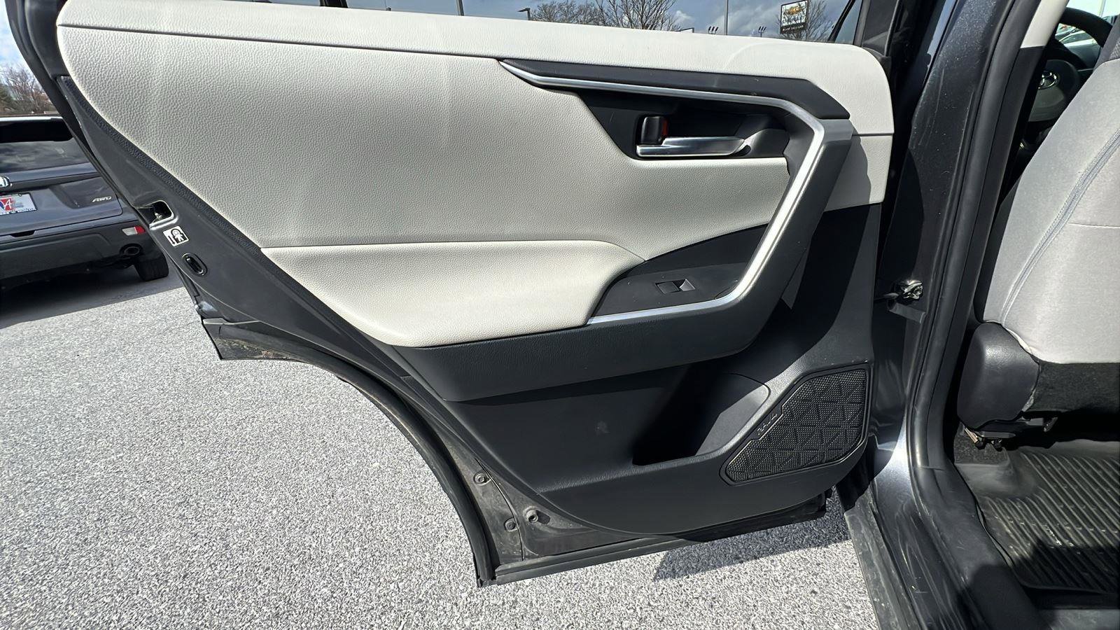 Used 2019 Toyota RAV4 XLE w/ Convenience Package image 16