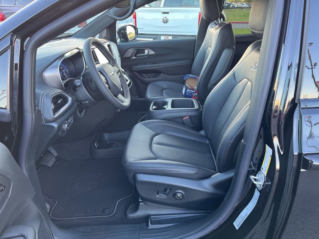 New 2026 Chrysler Pacifica Select w/ S Appearance Package image 33
