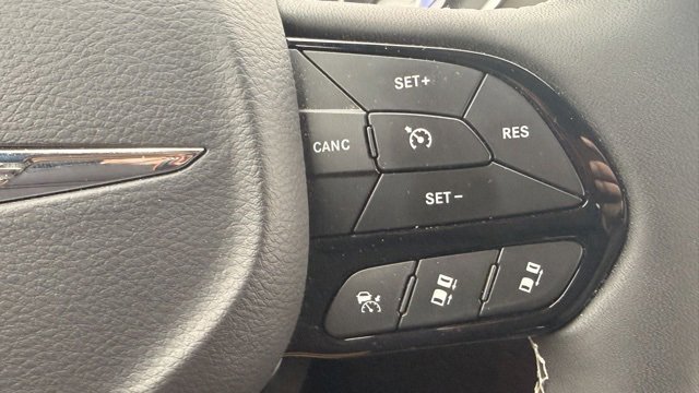 Used 2023 Chrysler Pacifica Limited w/ Uconnect Theater Family Group image 22