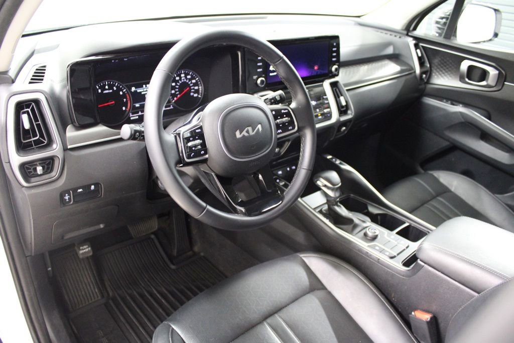 Used 2023 Kia Sorento S w/ Panoramic Sunroof Package FWD image 4