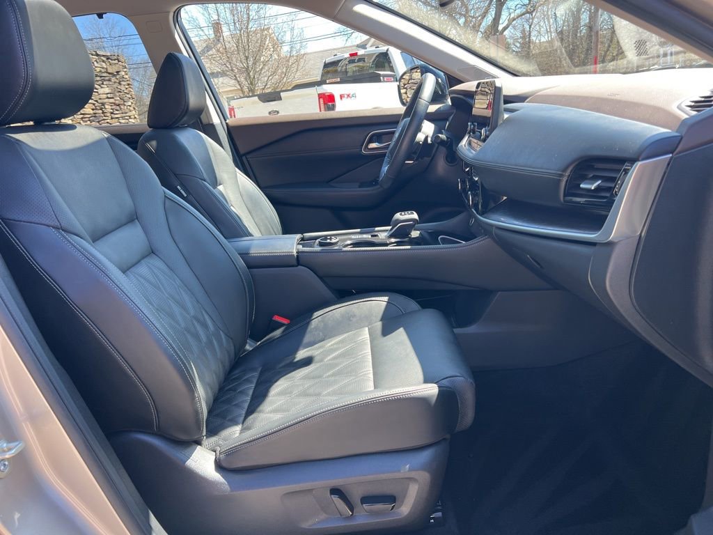 Used 2022 Nissan Rogue Platinum w/ Head-Up Display Package image 28