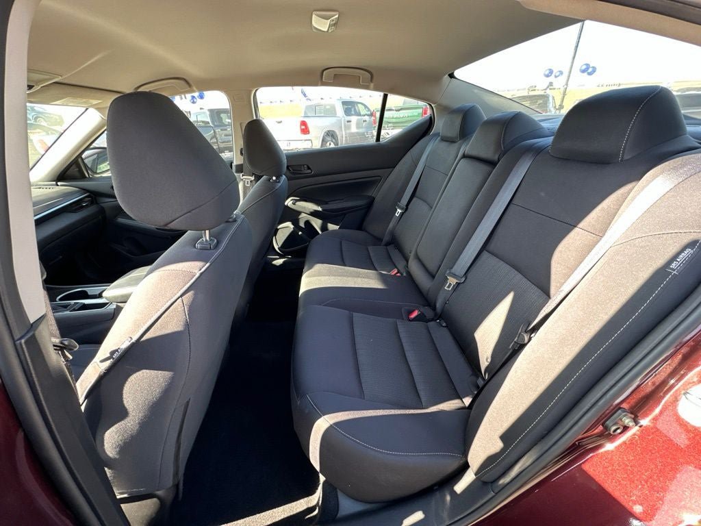 Used 2024 Nissan Altima 2.5 SV FWD image 15
