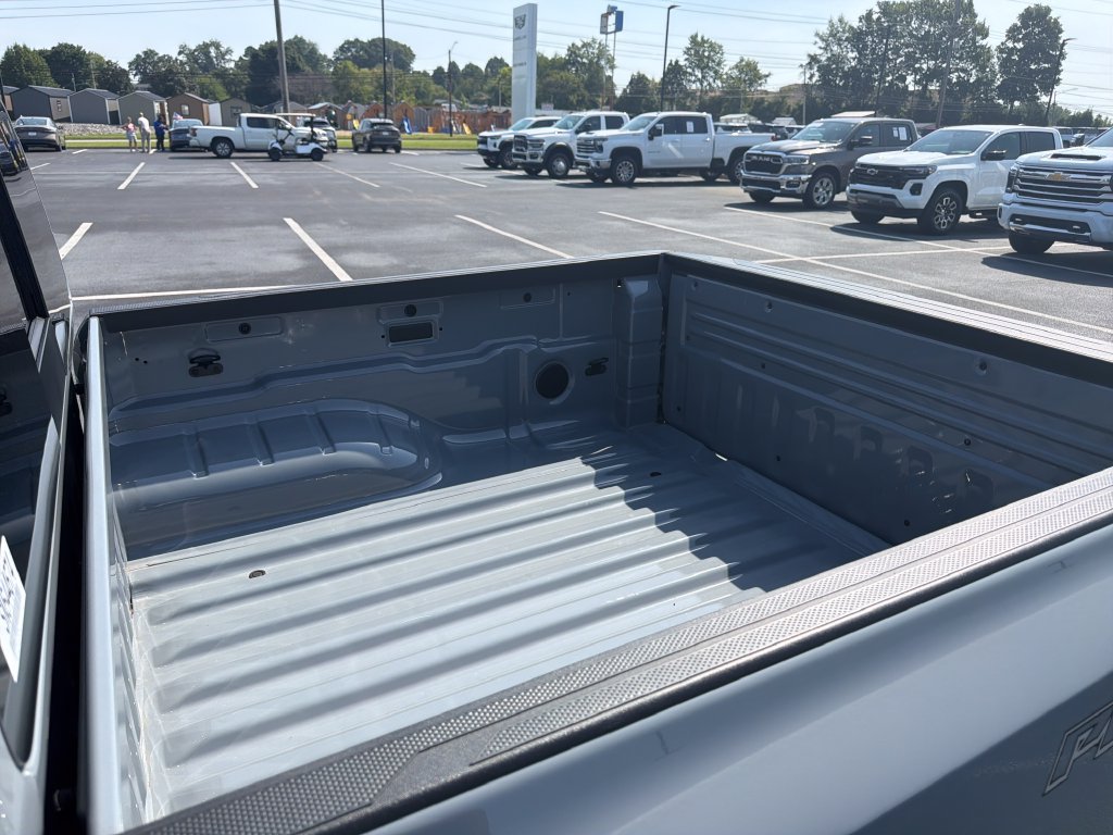 Used 2025 Nissan Frontier PRO-4X AWD/4WD image 11