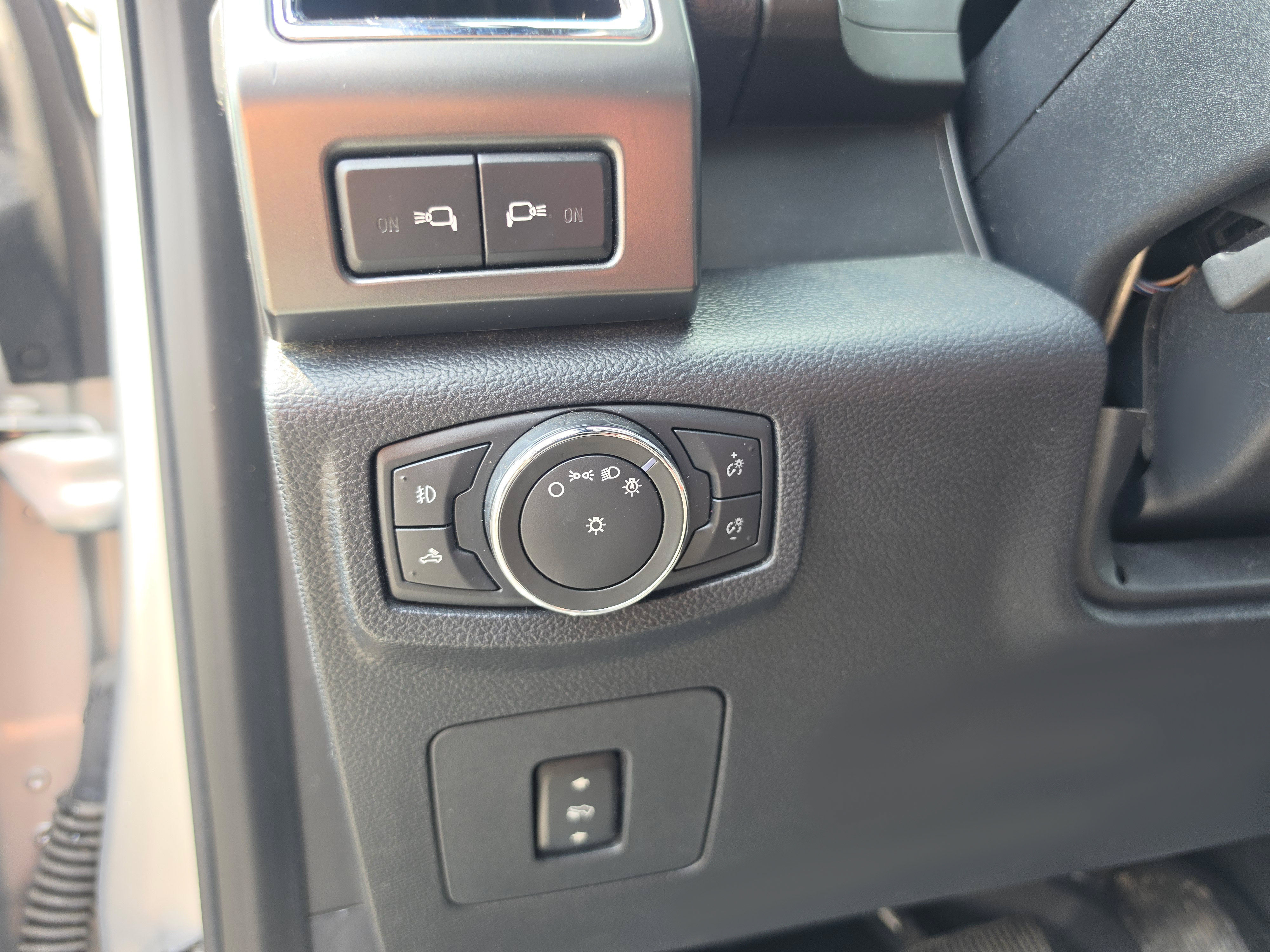 Used 2016 Ford F150 XLT w/ Equipment Group 302A Luxury AWD/4WD image 18