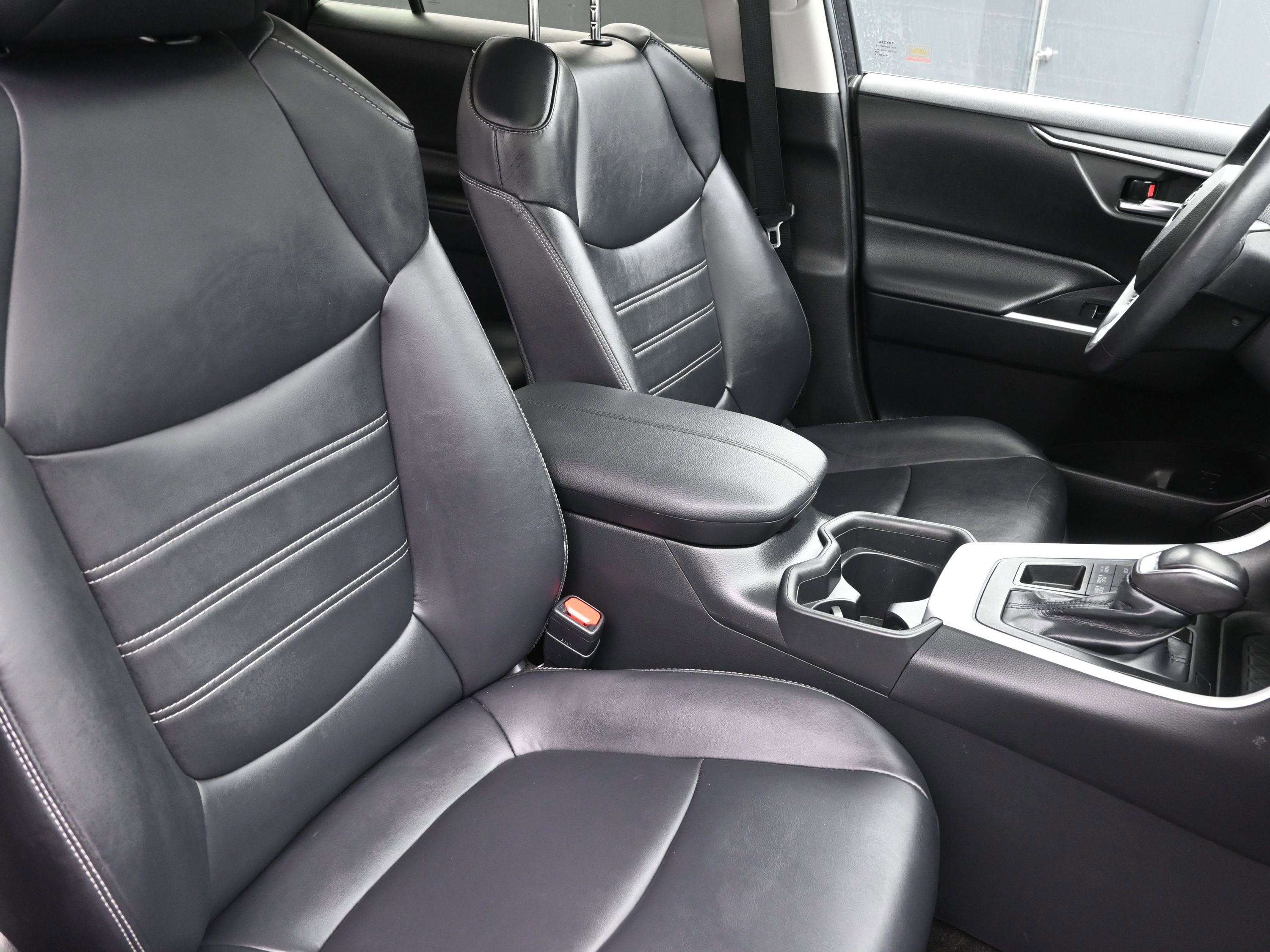 Used 2019 Toyota RAV4 XLE Premium image 27