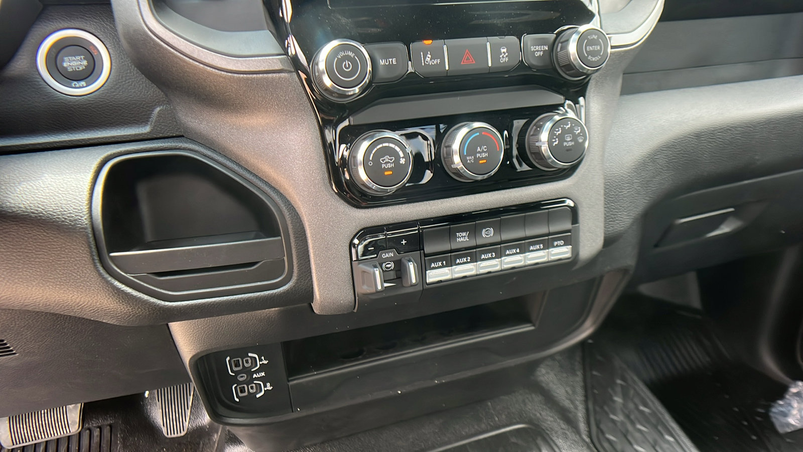 New 2025 RAM 5500 Tradesman image 25