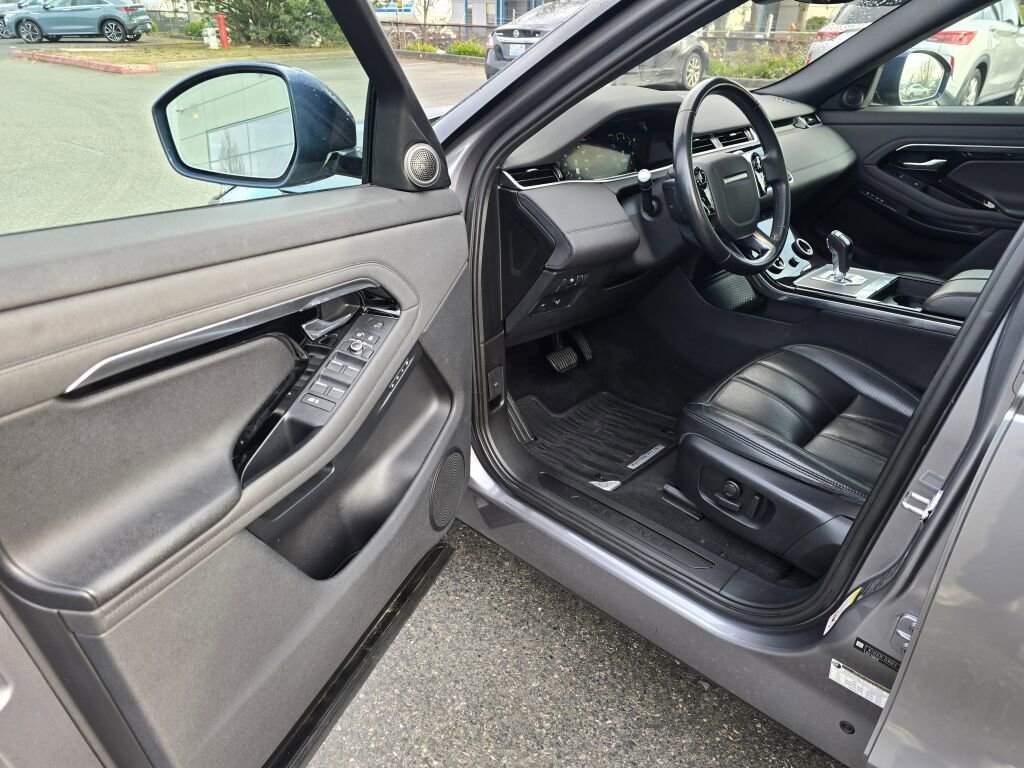 Used 2020 Land Rover Range Rover Evoque SE image 19