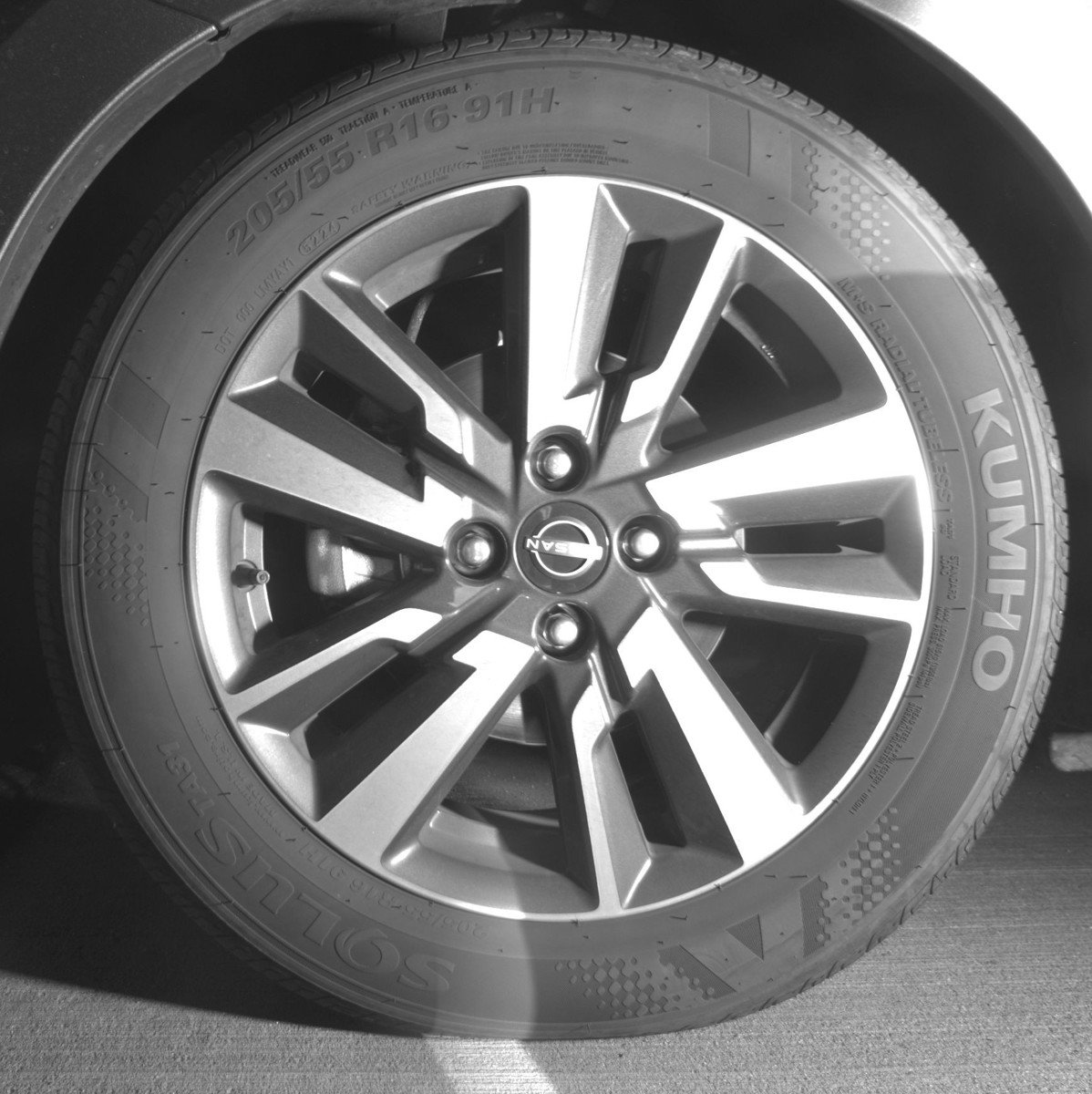 Used 2025 Nissan Versa SV image 12