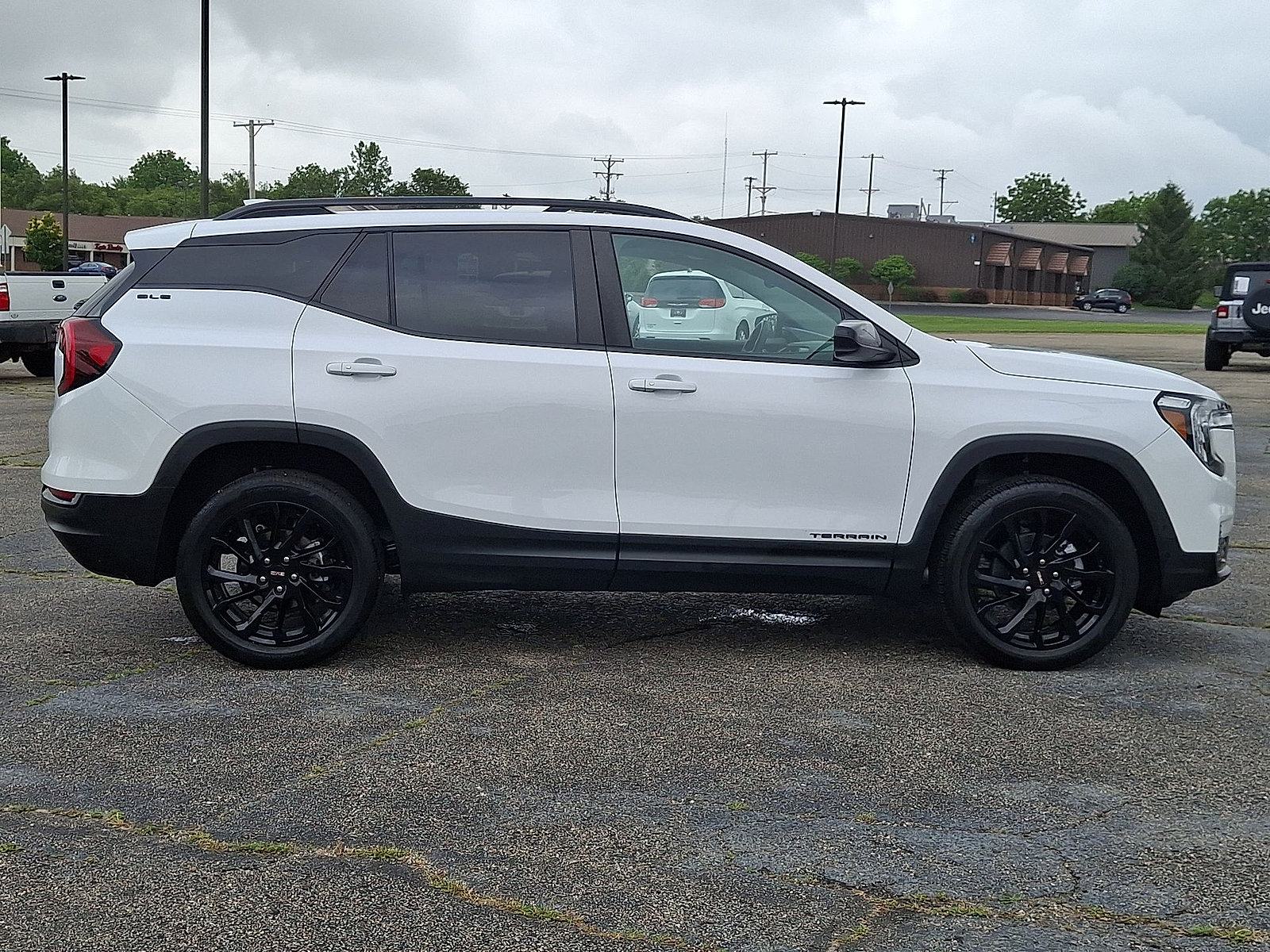 Used 2023 GMC Terrain SLE w/ Driver Convenience Package AWD/4WD image 26
