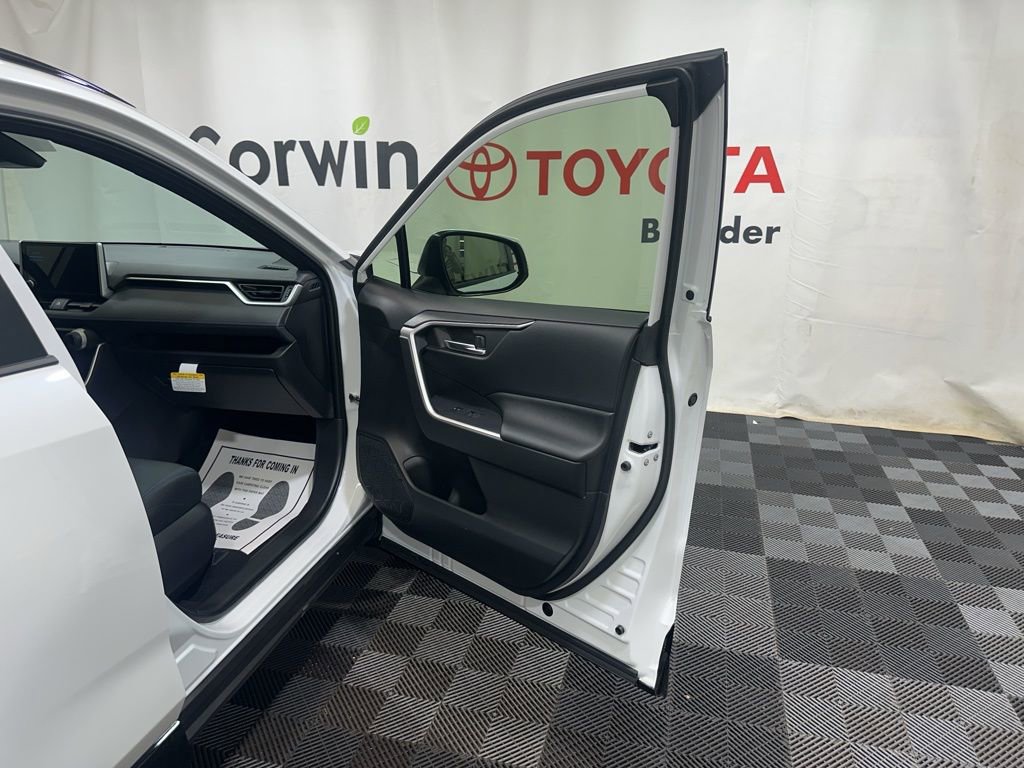 Used 2025 Toyota RAV4 SE image 8