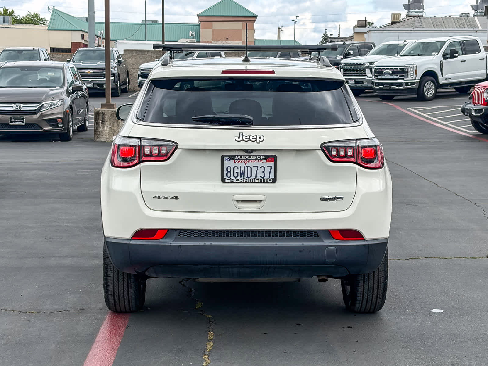 Used 2018 Jeep Compass Latitude AWD/4WD image 3