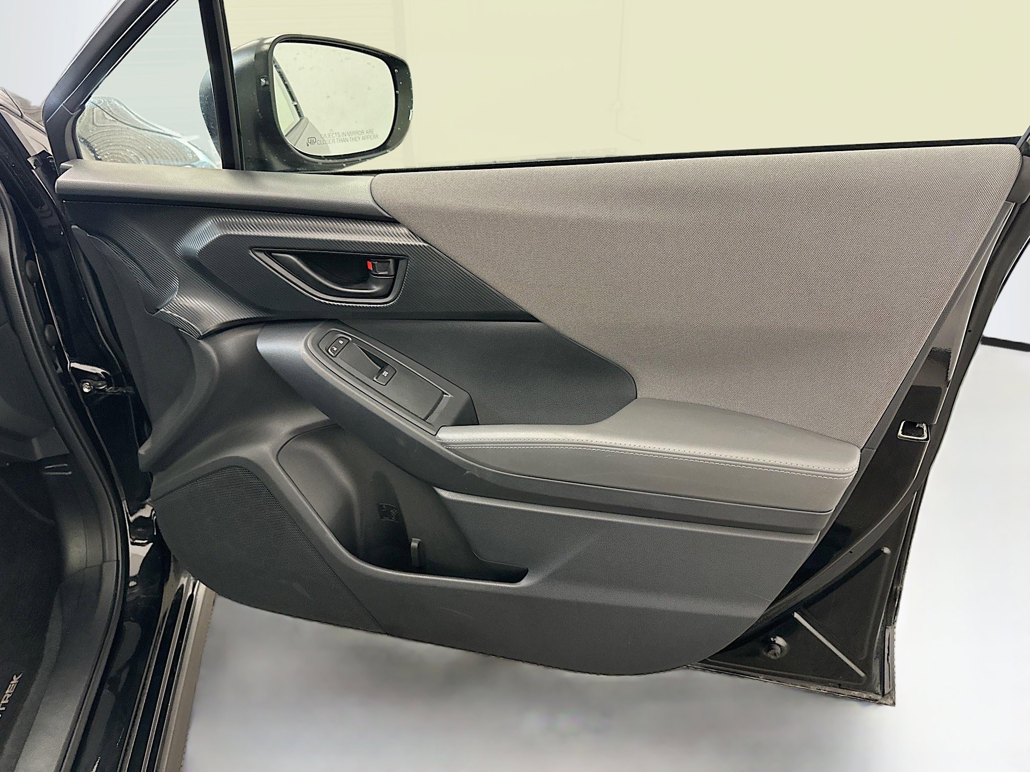 Used 2025 Subaru Crosstrek 2.0i Premium image 33