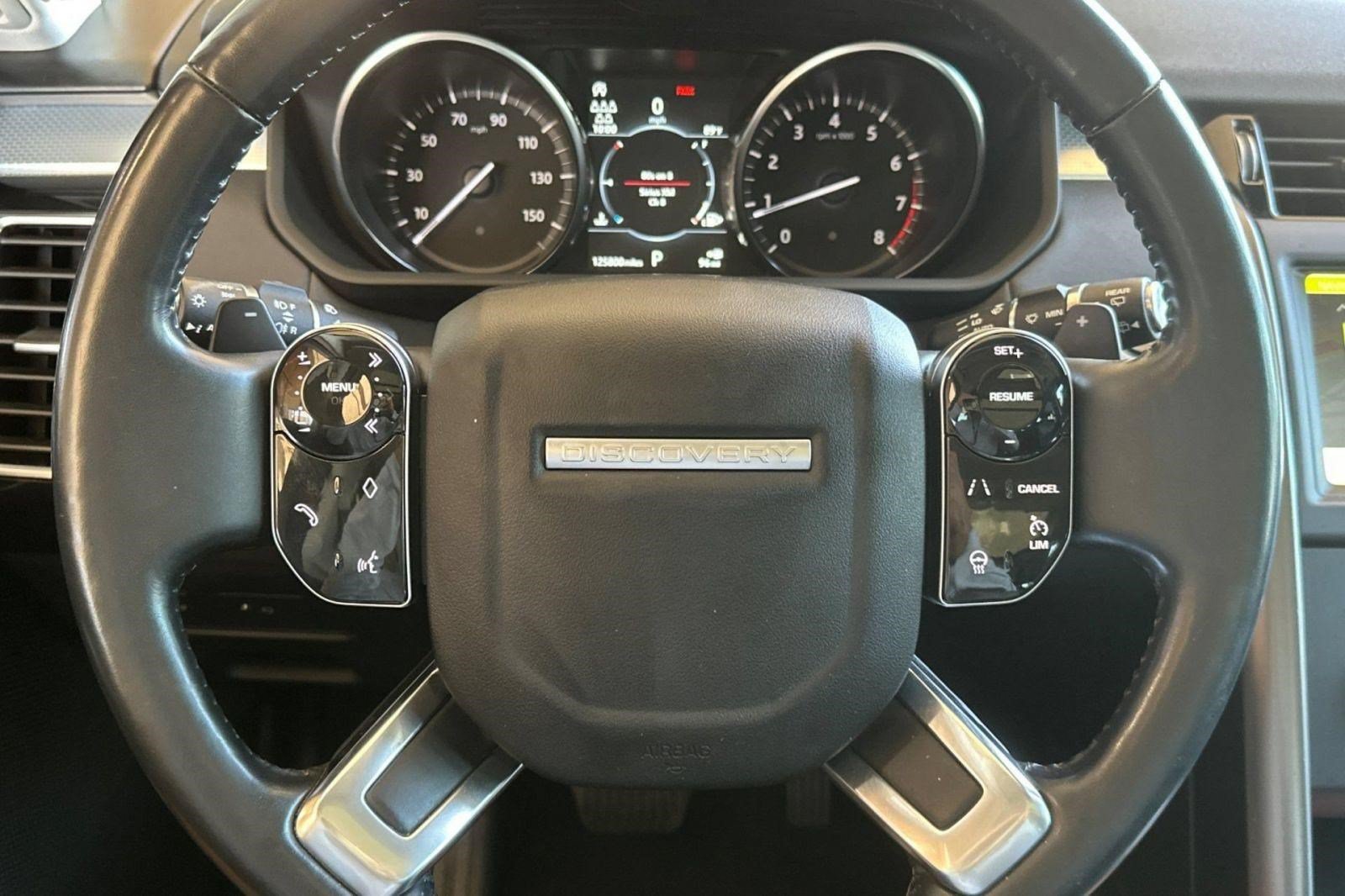 Used 2020 Land Rover Discovery Landmark AWD/4WD image 10